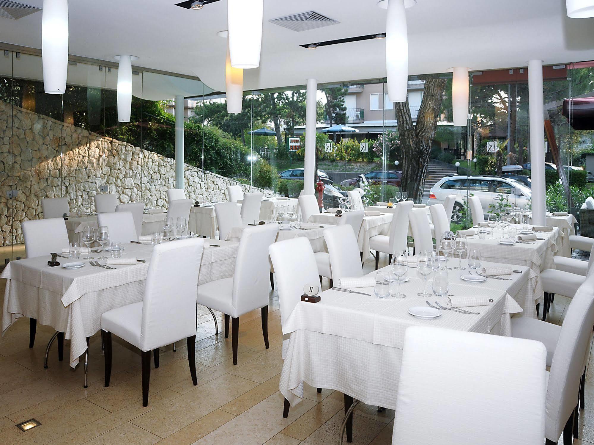 Hotel Rex Lignano Sabbiadoro Buitenkant foto