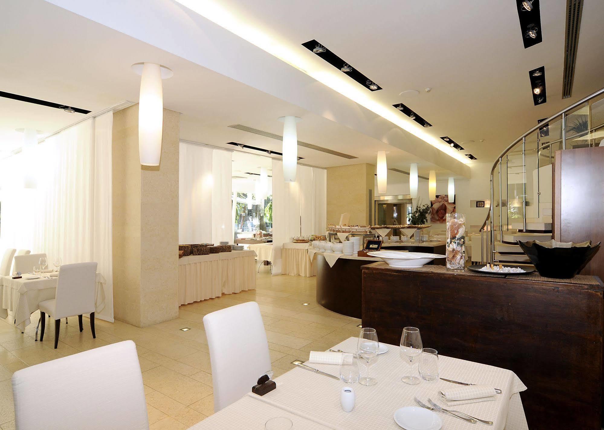 Hotel Rex Lignano Sabbiadoro Buitenkant foto