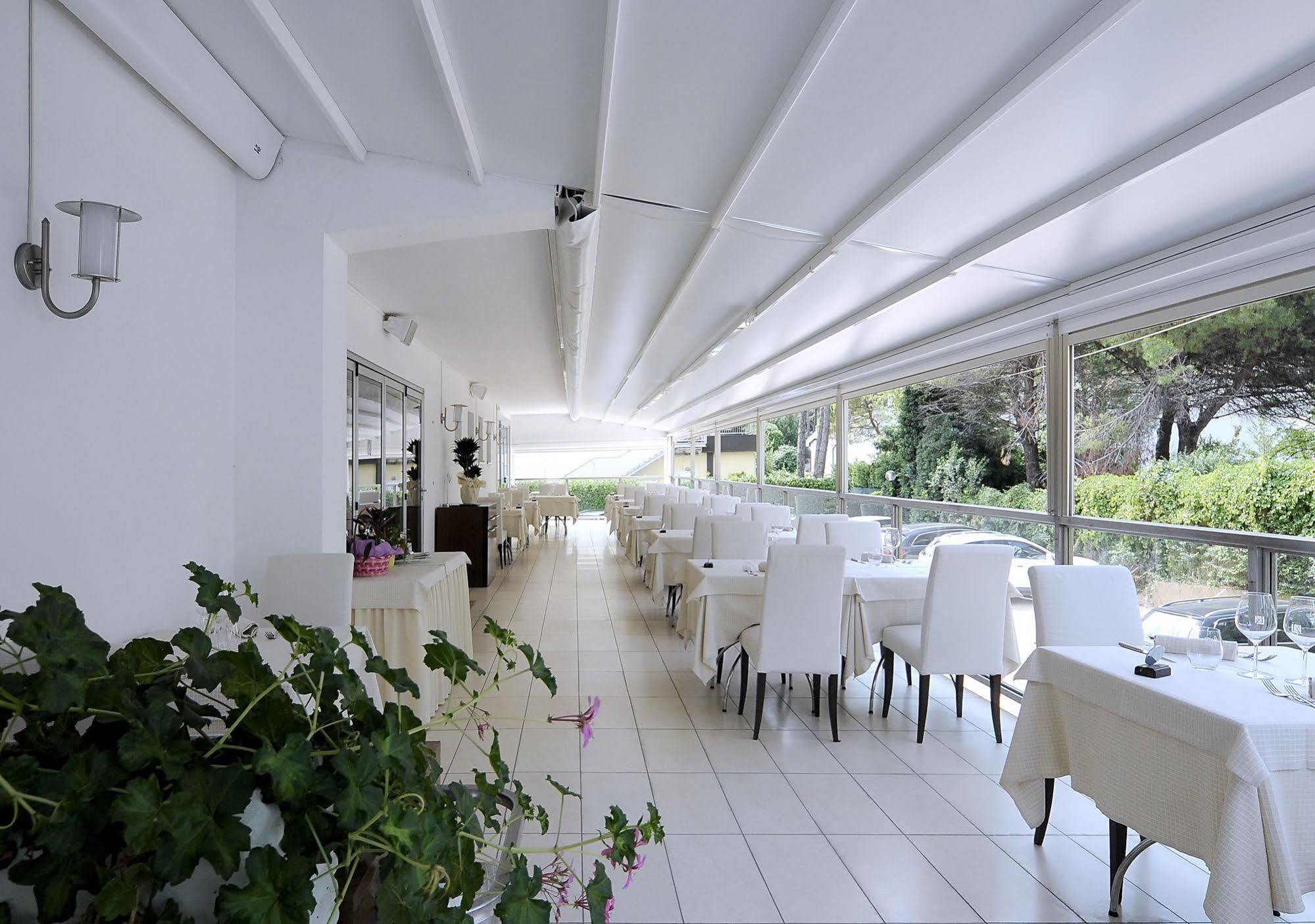 Hotel Rex Lignano Sabbiadoro Buitenkant foto