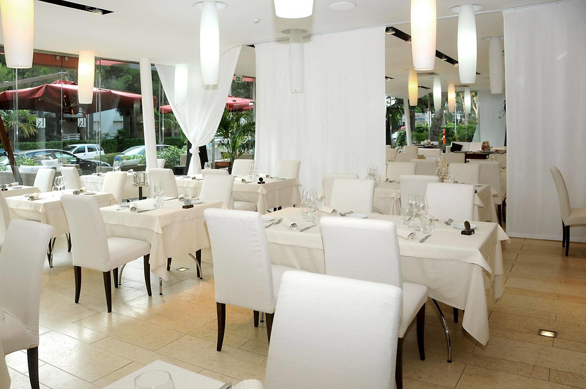 Hotel Rex Lignano Sabbiadoro Buitenkant foto